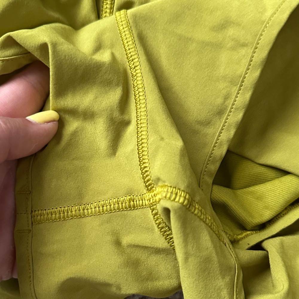 Lululemon Athletica Hotty Hot Short II Golden Lime 2.5” Women’s 6 Running Train - Picture 7 of 7